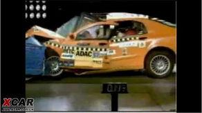 国产车夹击碰撞测试视频,硬核对决，谁才是安全王？