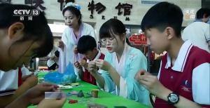 女被弄得喷水视频国产